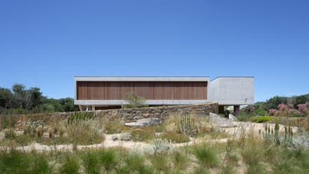 LA SECRETA HOUSE